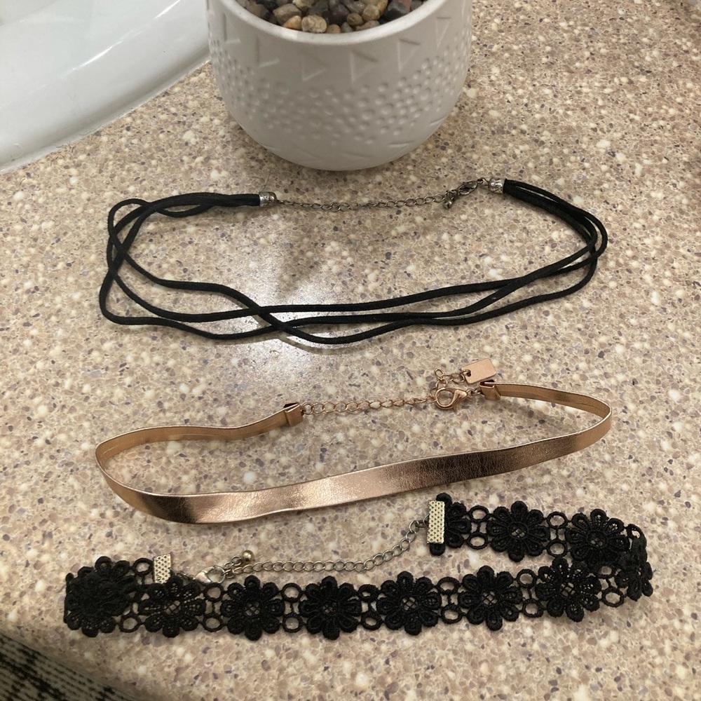 3 fashion **chokers**